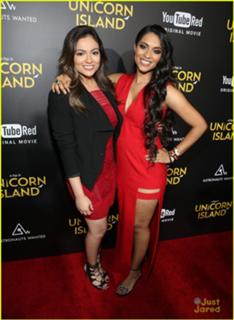 Lilly Singh feet photo thumbnail