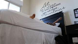 Lilly Singh feet photo thumbnail