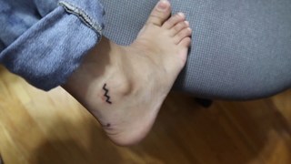 Lilly Singh feet photo thumbnail