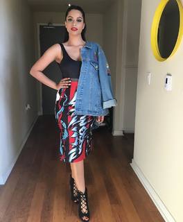 Lilly Singh feet photo thumbnail