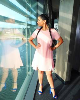 Lilly Singh feet photo thumbnail