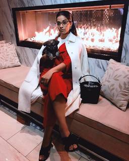 Lilly Singh feet photo thumbnail