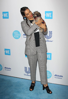 Lilly Singh feet photo thumbnail