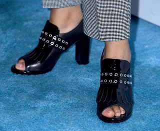 Lilly Singh feet photo thumbnail