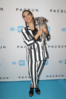 Lilly Singh feet photo thumbnail