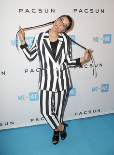 Lilly Singh feet photo thumbnail