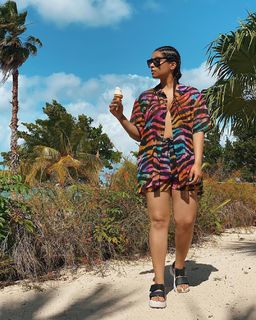 Lilly Singh feet photo thumbnail
