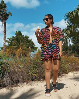 Lilly Singh feet photo thumbnail