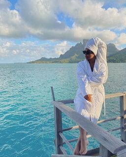 Lilly Singh feet photo thumbnail