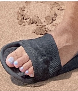 Lilly Singh feet photo thumbnail