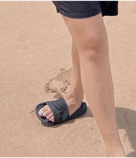 Lilly Singh feet photo thumbnail