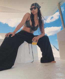 Lilly Singh feet photo thumbnail