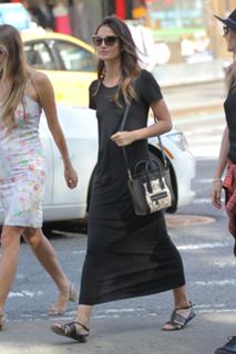 Lily Aldridge feet photo thumbnail
