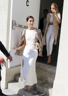 Lily Aldridge feet photo thumbnail