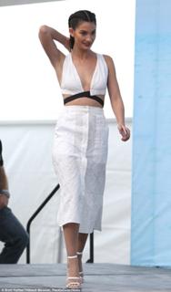 Lily Aldridge feet photo thumbnail