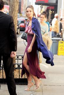 Lily Aldridge feet photo thumbnail