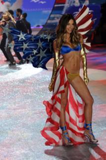 Lily Aldridge feet photo thumbnail