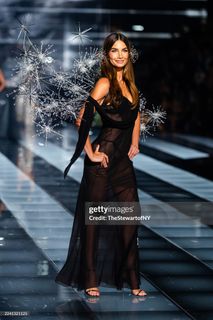 Lily Aldridge feet photo thumbnail