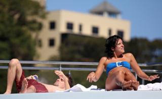 Lily Allen feet photo thumbnail