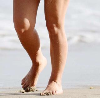 Lily Allen feet photo thumbnail