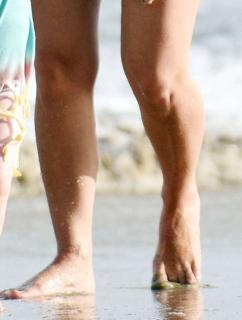 Lily Allen feet photo thumbnail