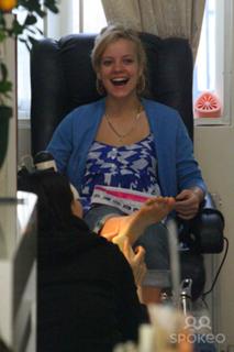 Lily Allen feet photo thumbnail
