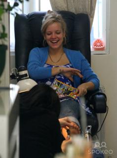 Lily Allen feet photo thumbnail