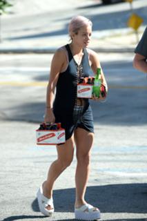 Lily Allen feet photo thumbnail