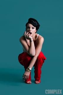 Lily Allen feet photo thumbnail