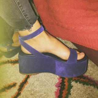 Lily Allen feet photo thumbnail
