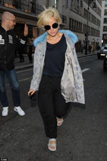 Lily Allen feet photo thumbnail