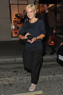 Lily Allen feet photo thumbnail
