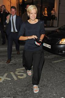 Lily Allen feet photo thumbnail