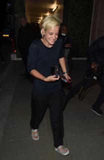 Lily Allen feet photo thumbnail