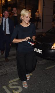 Lily Allen feet photo thumbnail