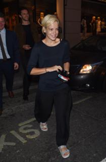 Lily Allen feet photo thumbnail