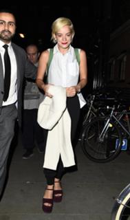 Lily Allen feet photo thumbnail