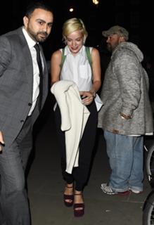 Lily Allen feet photo thumbnail