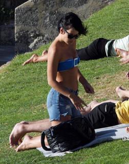 Lily Allen feet photo thumbnail
