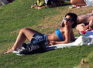 Lily Allen feet photo thumbnail