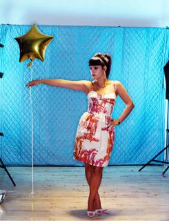 Lily Allen feet photo thumbnail