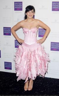 Lily Allen feet photo thumbnail