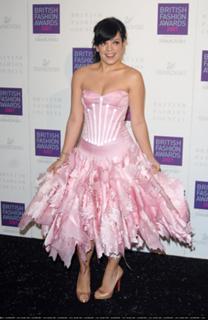 Lily Allen feet photo thumbnail