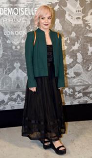 Lily Allen feet photo thumbnail