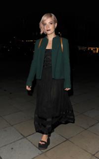 Lily Allen feet photo thumbnail