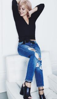 Lily Allen feet photo thumbnail