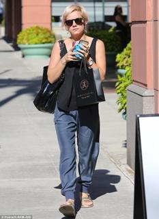 Lily Allen feet photo thumbnail