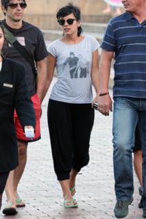 Lily Allen feet photo thumbnail