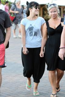 Lily Allen feet photo thumbnail