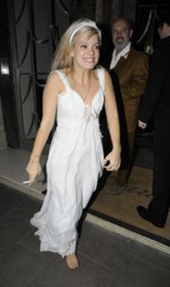 Lily Allen feet photo thumbnail